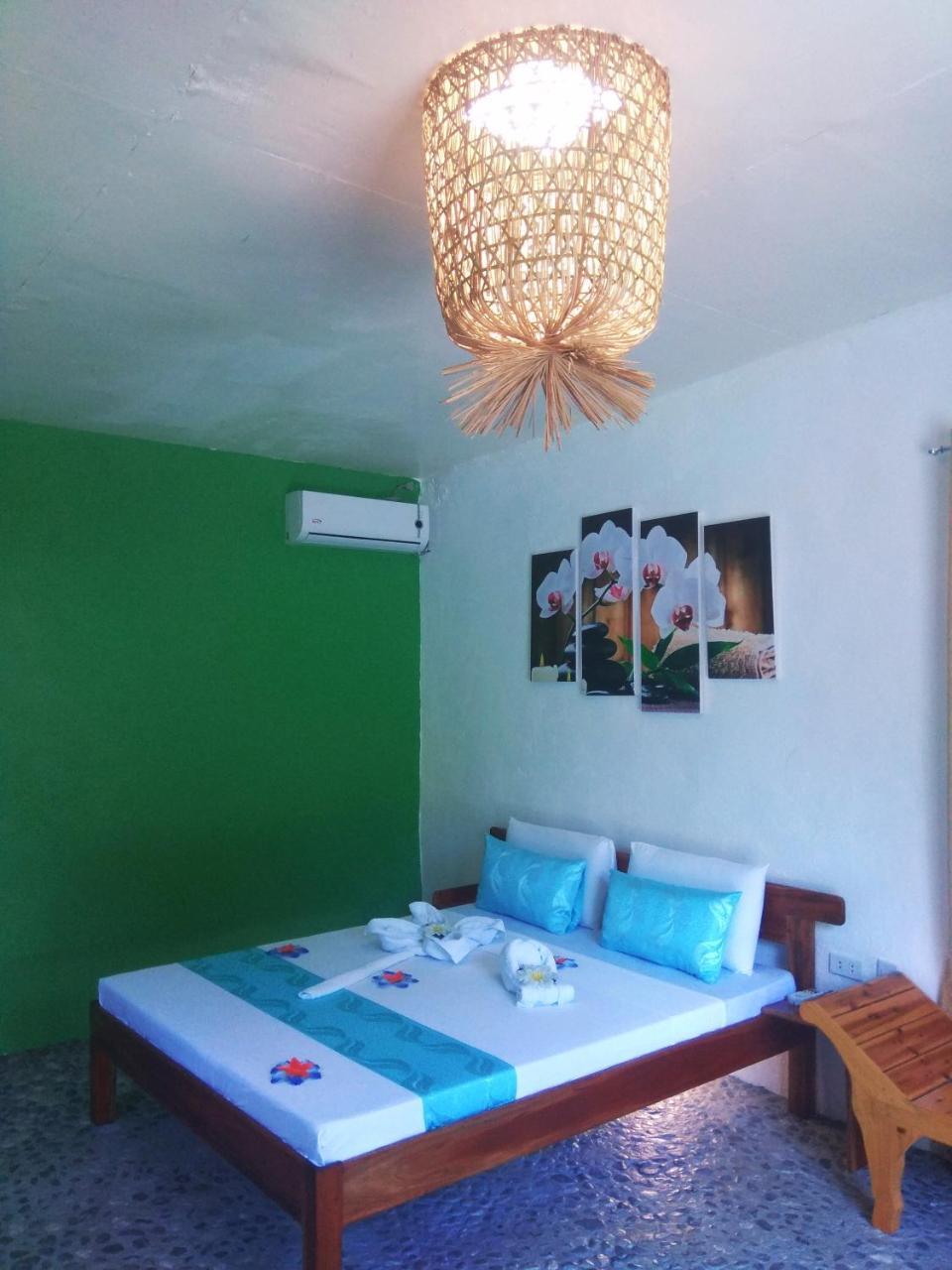 Oceanlife Explorers Resort Siquijor Room photo